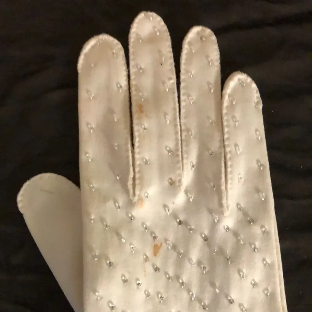Vintage White Ladies Gloves With Clear Beading